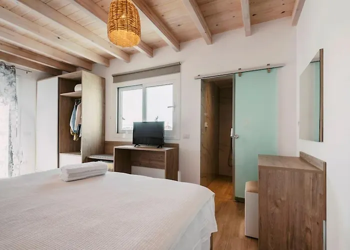 펜션 Myrovolos Luxury Eneida's House 이알리소스