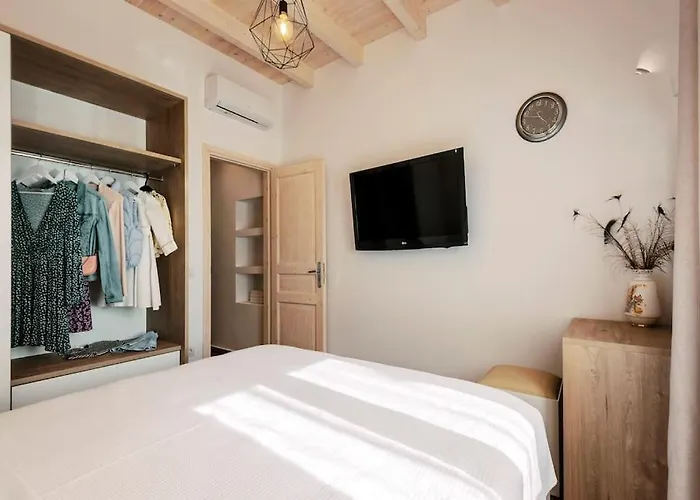 Myrovolos Luxury Eneida's House Jalisos
