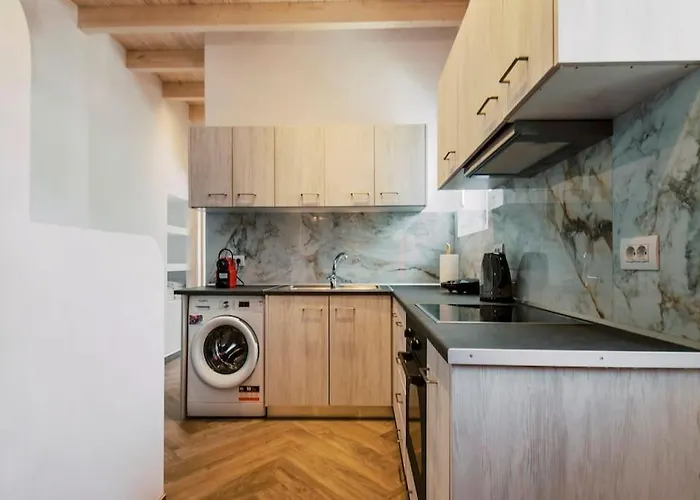 펜션 Myrovolos Luxury Eneida's House 이알리소스