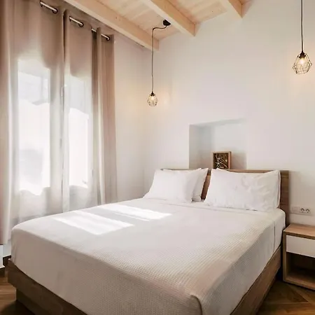 Feriehus Myrovolos Luxury Eneida's House *