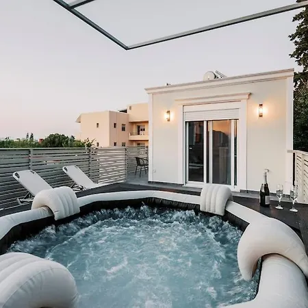 Feriehus Myrovolos Luxury Eneida's House *