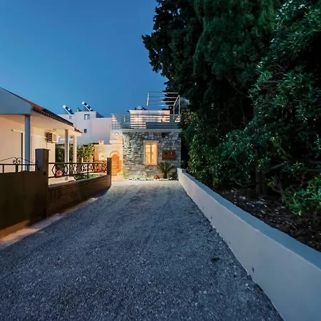 Myrovolos Luxury Eneida's House *