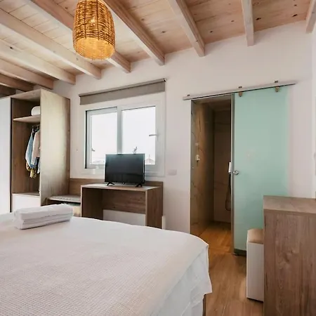 בית נופש Myrovolos Luxury Eneida's House יאליסוס
